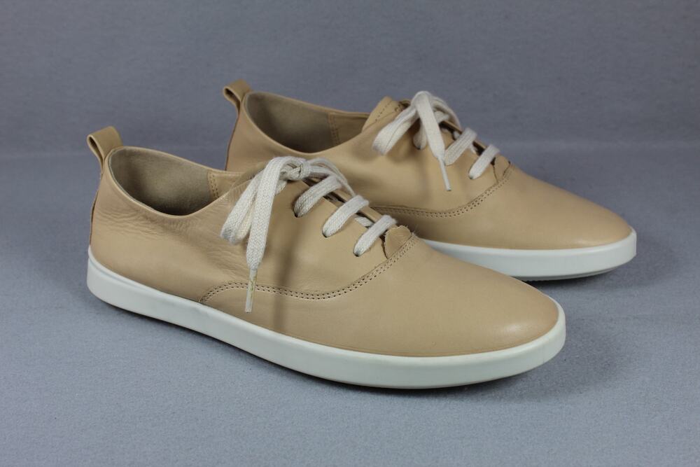 ECCO Classic Leisure Tie Sneakers Women's 8.5 Tan Comfort Casual Tie Shoes